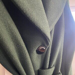 Large Dark Green Conquista Coat - Elegant for Winter